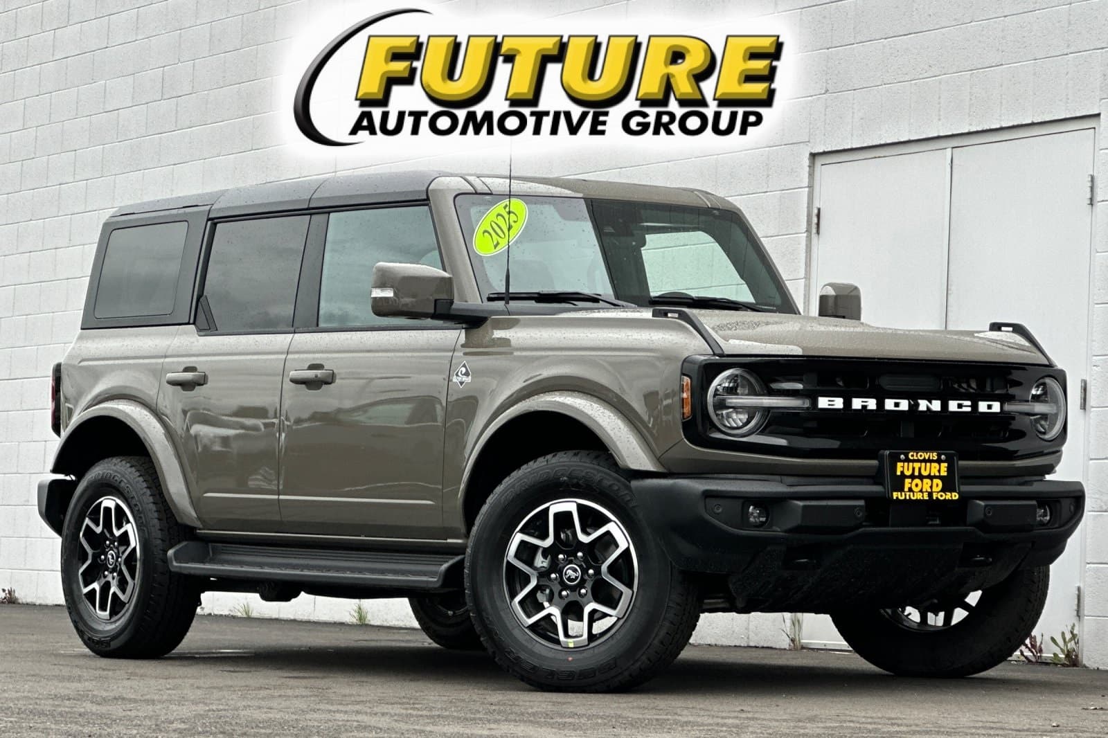 2025 Ford Bronco Outer Banks